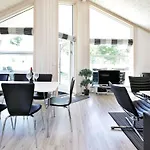 5 Star Holiday Home In Grossenbrode *